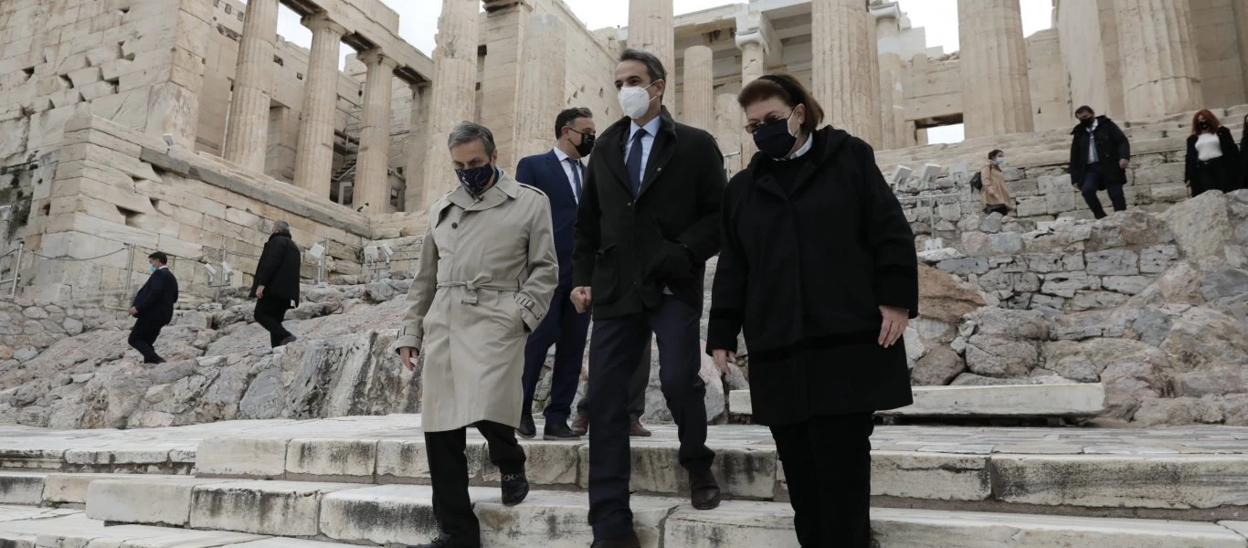 Liberation: «Ακρόπολη, τσιμενταρισμένη και παραμορφωμένη ομορφιά - Μοιάζει με πίστα για σκέιτμπορντ»